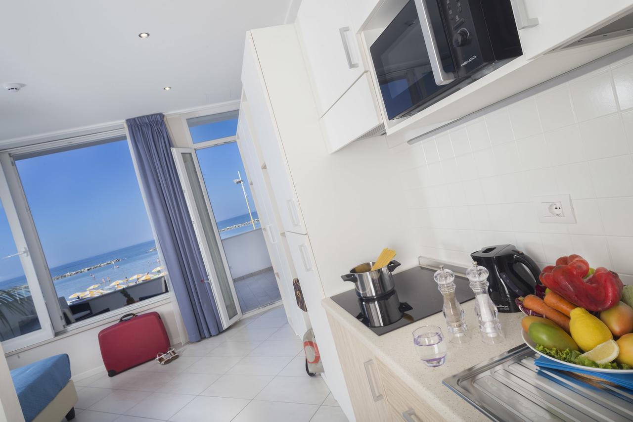 White Suite & Apartments Беллария-Иджеа-Марина Экстерьер фото