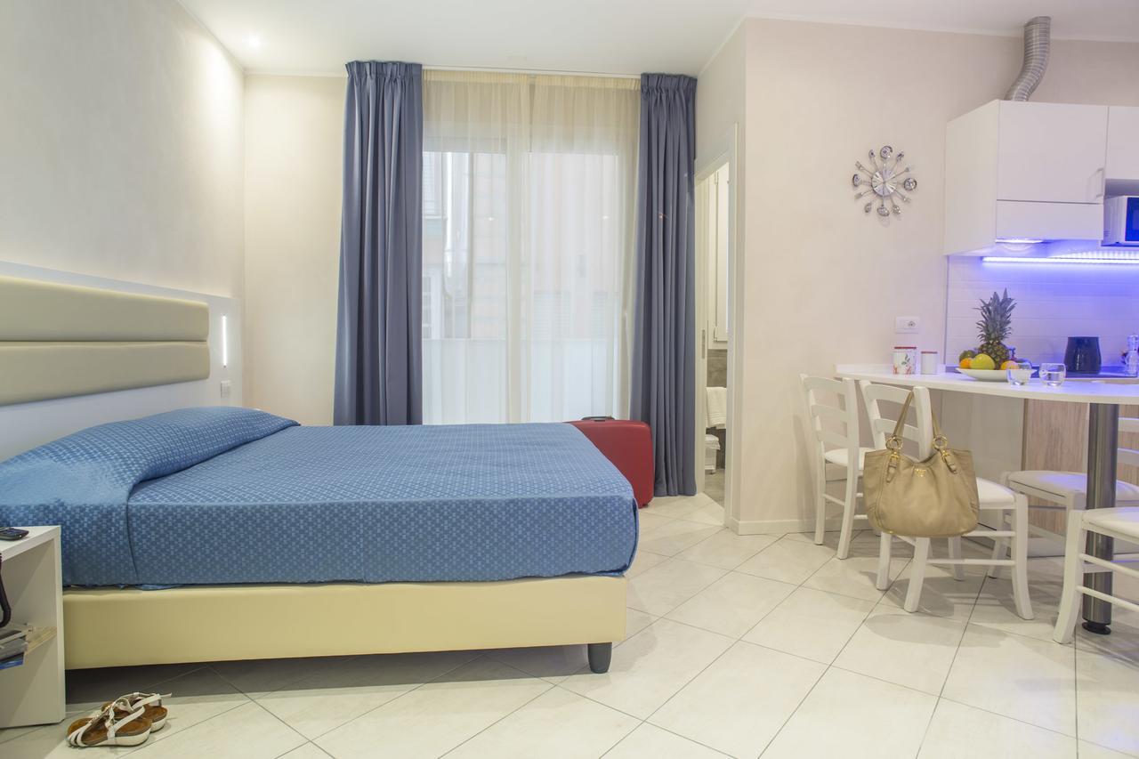 White Suite & Apartments Беллария-Иджеа-Марина Экстерьер фото