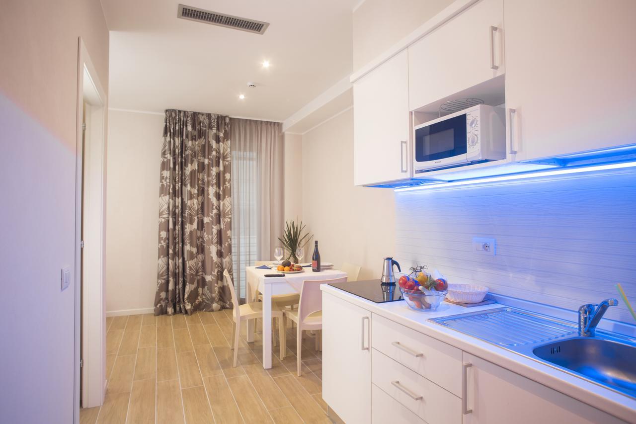 White Suite & Apartments Беллария-Иджеа-Марина Экстерьер фото