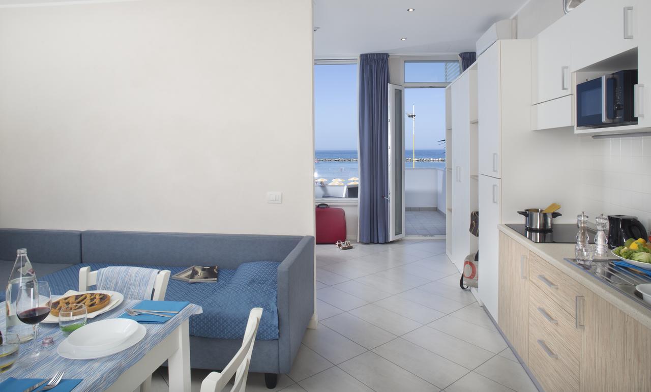 White Suite & Apartments Беллария-Иджеа-Марина Экстерьер фото