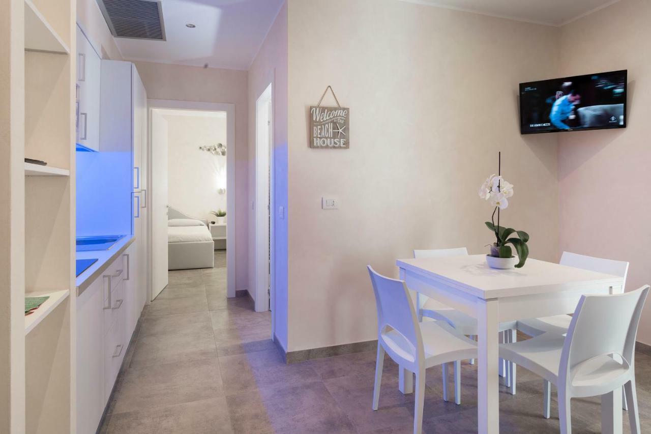 White Suite & Apartments Беллария-Иджеа-Марина Экстерьер фото