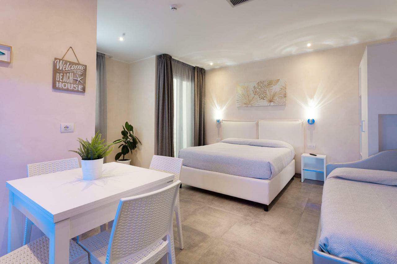 White Suite & Apartments Беллария-Иджеа-Марина Экстерьер фото