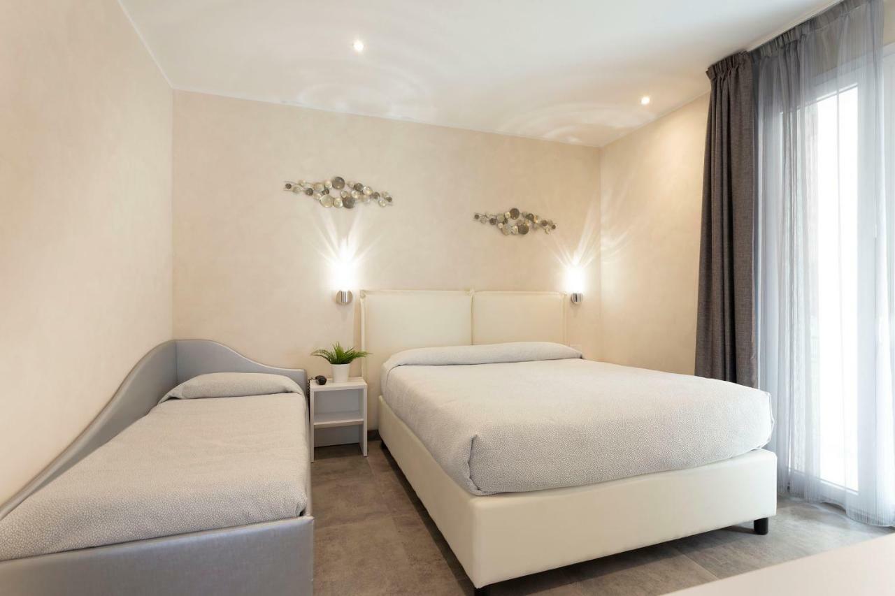 White Suite & Apartments Беллария-Иджеа-Марина Экстерьер фото