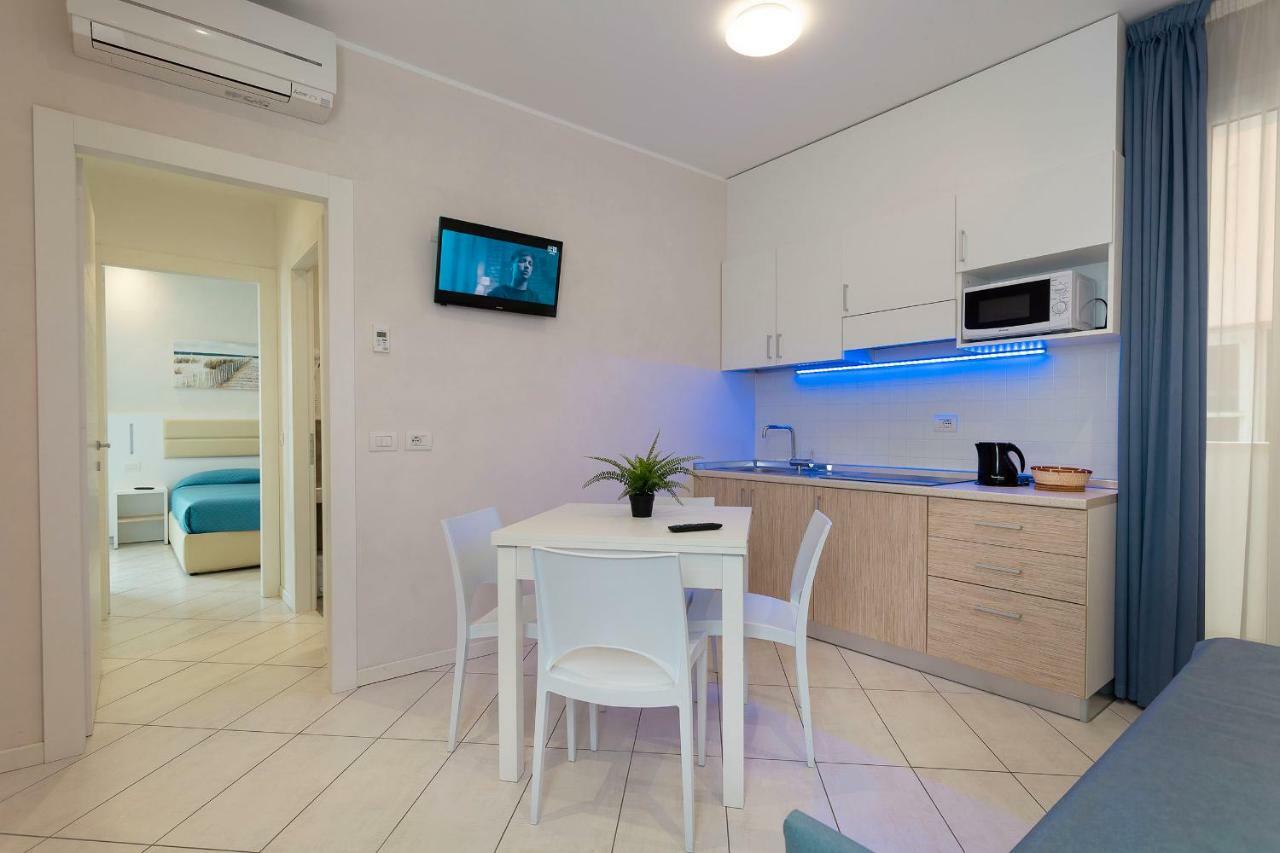 White Suite & Apartments Беллария-Иджеа-Марина Экстерьер фото